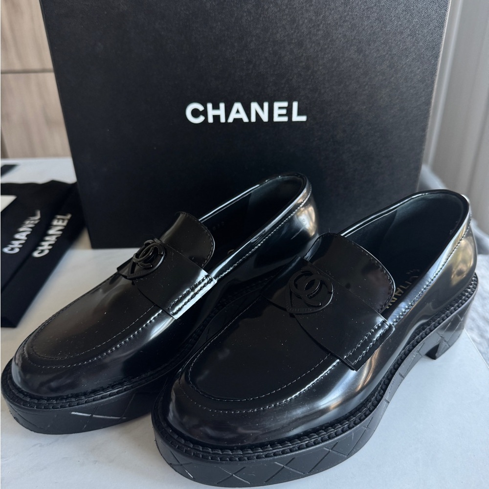 CHANEL 2024 Interlocking CC Logo Loafers Size 36